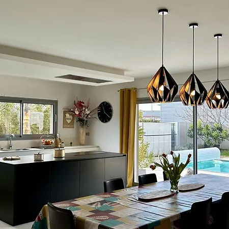 Villa Contemporaine Avec Piscine Privée Et Climatisation à 15min Plages - Fr-1-529-251