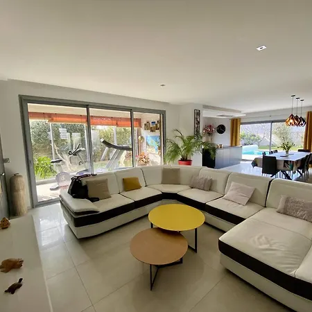 Villa Contemporaine Avec Piscine Privée Et Climatisation à 15min Plages - Fr-1-529-251
