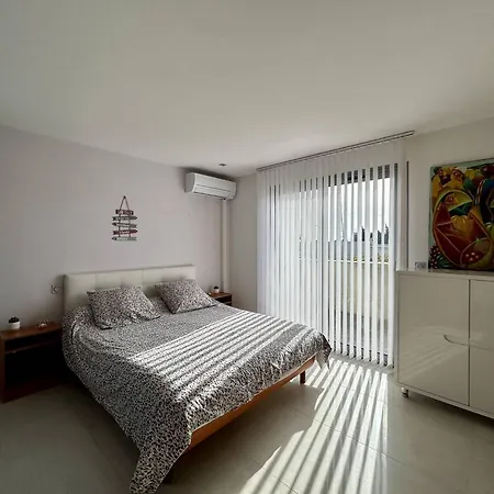 Villa Contemporaine Avec Piscine Privee Et Climatisation A 15min Plages - Fr-1-529-251 *
