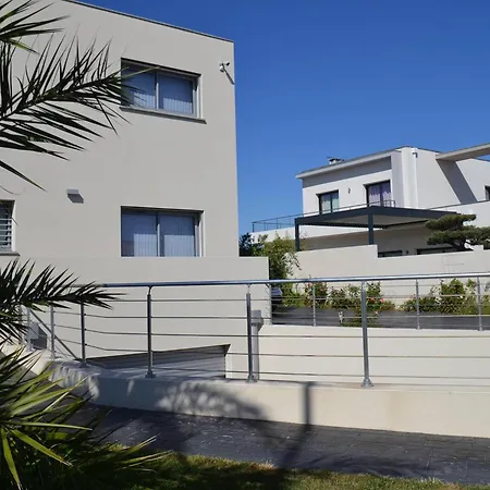 Villa Contemporaine Avec Piscine Privee Et Climatisation A 15min Plages - Fr-1-529-251