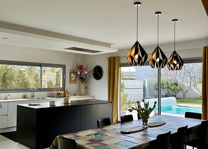 Villa Contemporaine Avec Piscine Privée Et Climatisation à 15min Plages - Fr-1-529-251