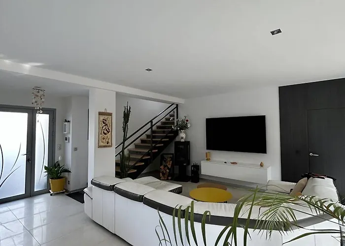 Contemporaine Avec Piscine Privée Et Climatisation à 15min Plages - Fr-1-529-251 Villa *