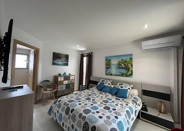 Villa Contemporaine Avec Piscine Privée Et Climatisation à 15min Plages - Fr-1-529-251