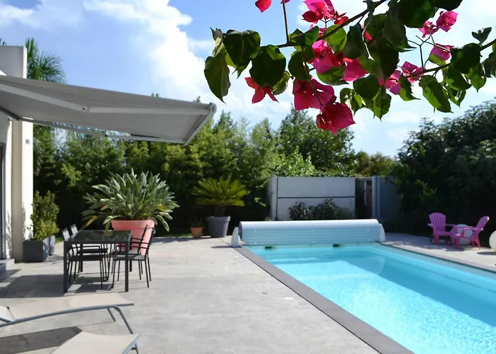 Contemporaine Avec Piscine Privée Et Climatisation à 15min Plages - Fr-1-529-251 *